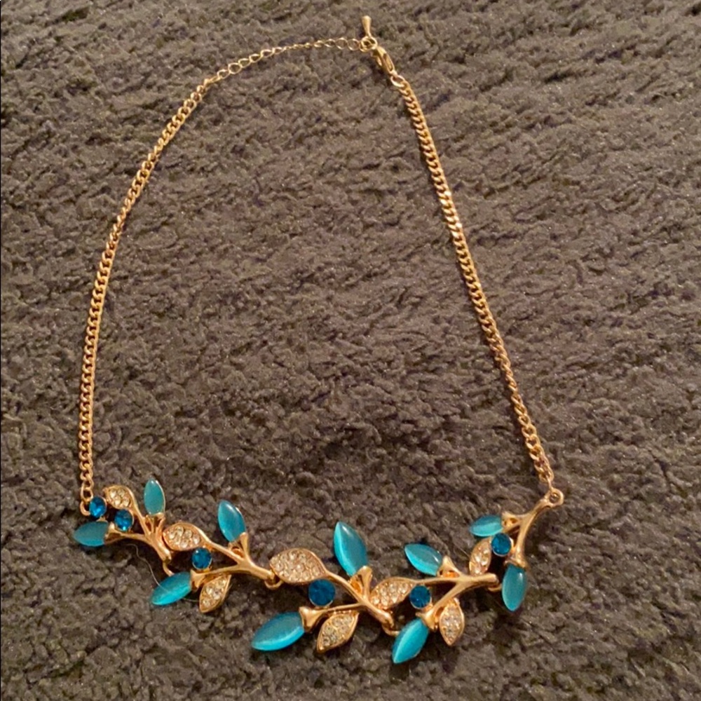 💎BOGO on entire closet💎 Choker style necklace